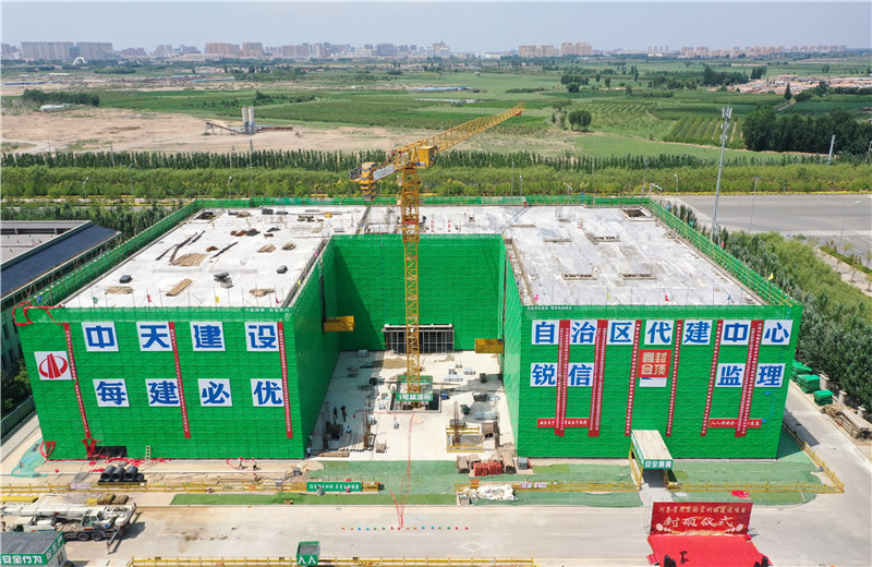 2023年7月19日，由人生就是博十建承建的内蒙古河套学院实验实训楼项目顺利完成主体封顶。